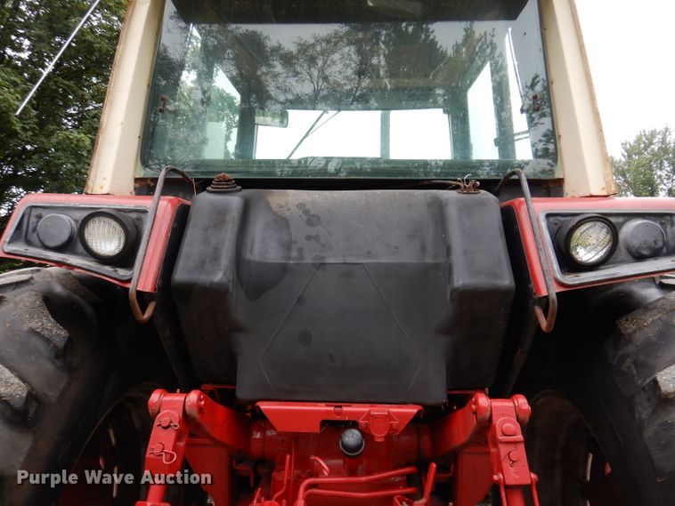 image for item IN9801 1977 International 1086  MFWD tractor