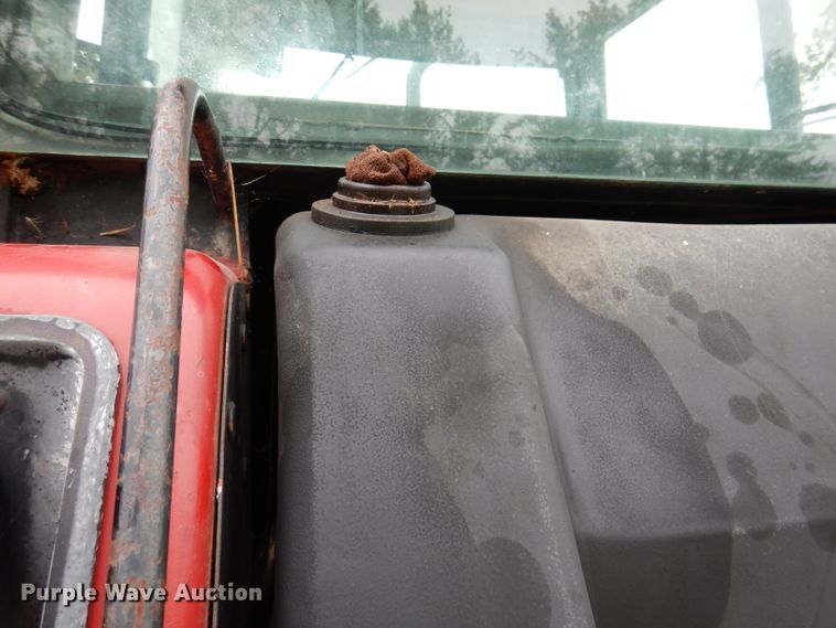 image for item IN9801 1977 International 1086  MFWD tractor