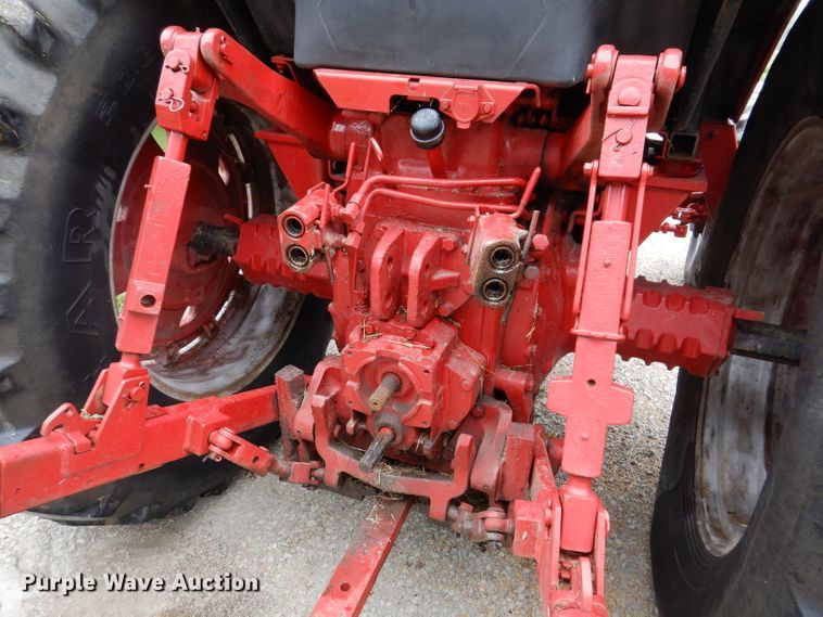image for item IN9801 1977 International 1086  MFWD tractor