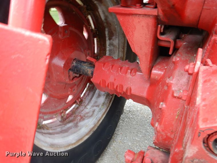 image for item IN9801 1977 International 1086  MFWD tractor