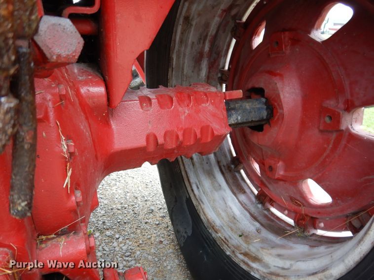 image for item IN9801 1977 International 1086  MFWD tractor