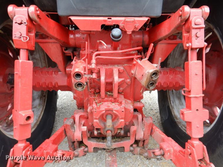 image for item IN9801 1977 International 1086  MFWD tractor