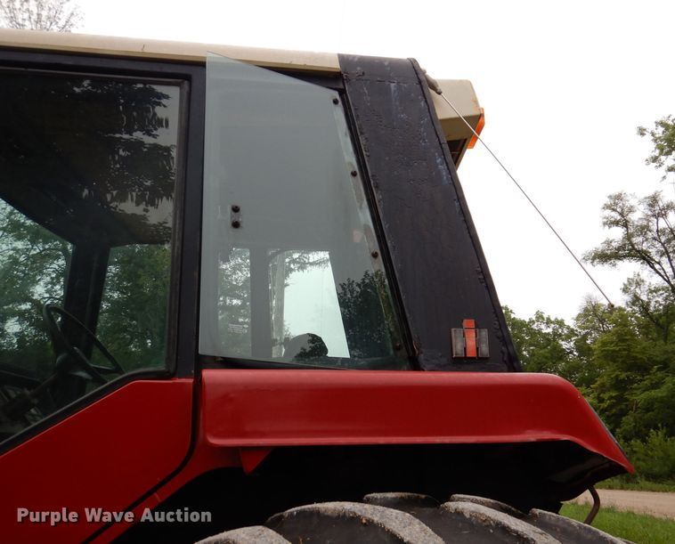 image for item IN9801 1977 International 1086  MFWD tractor