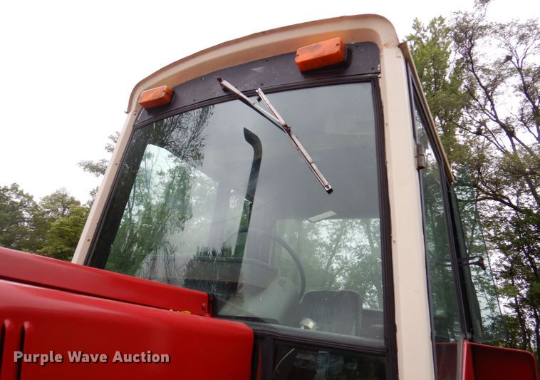 image for item IN9801 1977 International 1086  MFWD tractor