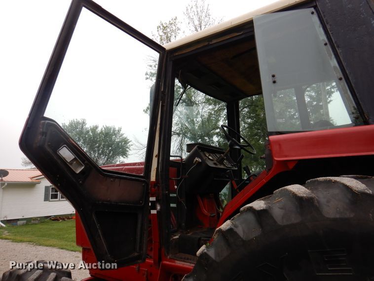 image for item IN9801 1977 International 1086  MFWD tractor