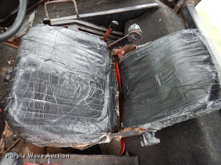 image for item IN9801 1977 International 1086  MFWD tractor