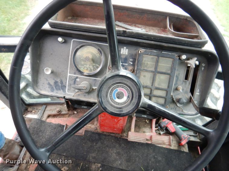 image for item IN9801 1977 International 1086  MFWD tractor