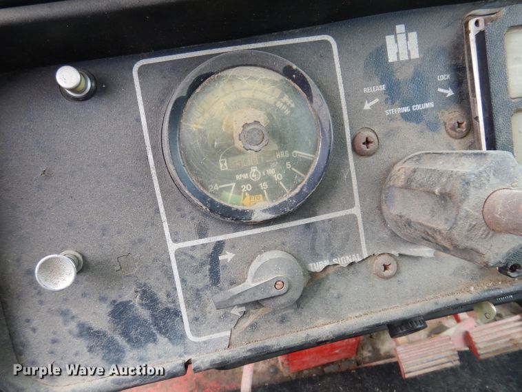 image for item IN9801 1977 International 1086  MFWD tractor