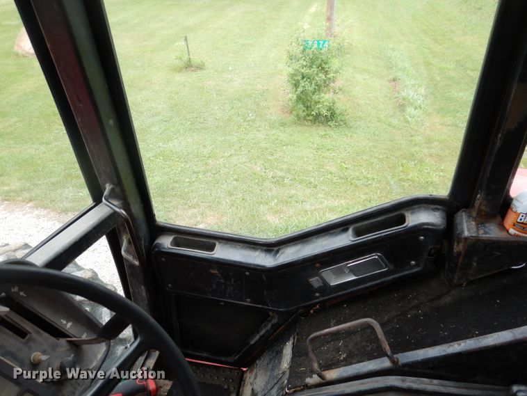 image for item IN9801 1977 International 1086  MFWD tractor