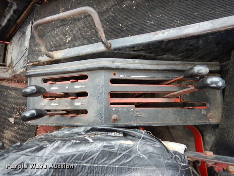 image for item IN9801 1977 International 1086  MFWD tractor