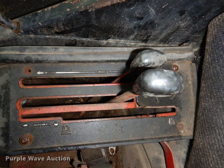 image for item IN9801 1977 International 1086  MFWD tractor