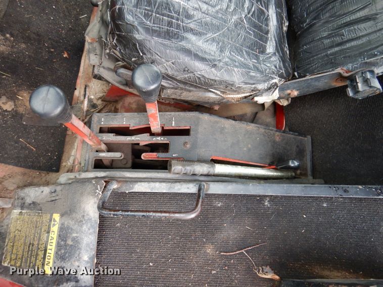 image for item IN9801 1977 International 1086  MFWD tractor