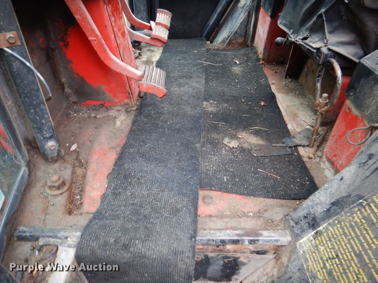 image for item IN9801 1977 International 1086  MFWD tractor