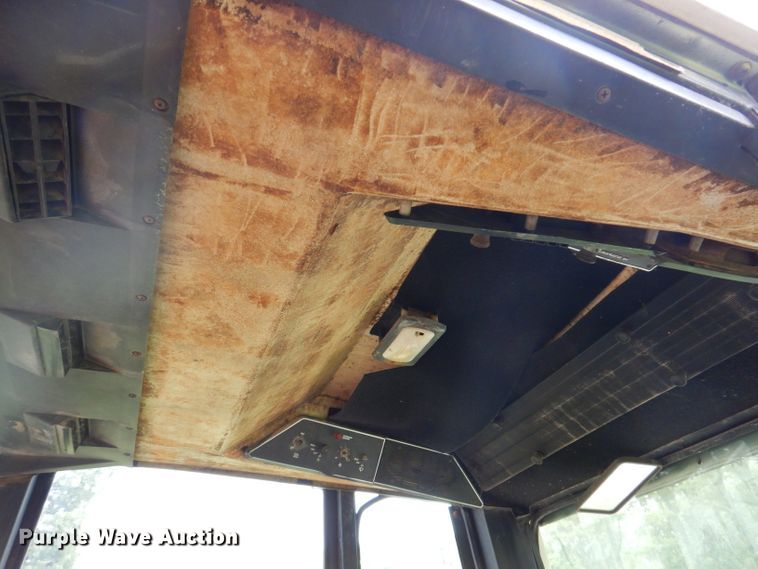 image for item IN9801 1977 International 1086  MFWD tractor