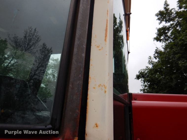 image for item IN9801 1977 International 1086  MFWD tractor