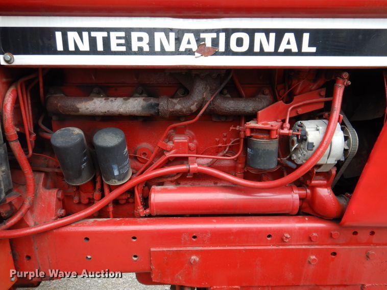 image for item IN9801 1977 International 1086  MFWD tractor