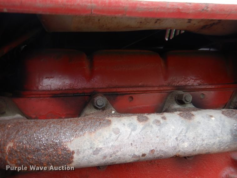 image for item IN9801 1977 International 1086  MFWD tractor