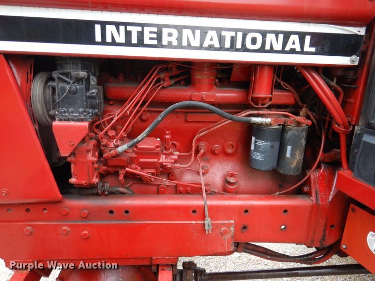 image for item IN9801 1977 International 1086  MFWD tractor