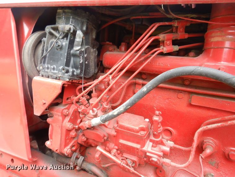 image for item IN9801 1977 International 1086  MFWD tractor