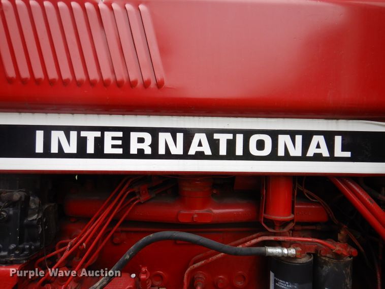 image for item IN9801 1977 International 1086  MFWD tractor