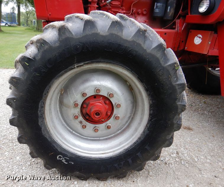 image for item IN9801 1977 International 1086  MFWD tractor