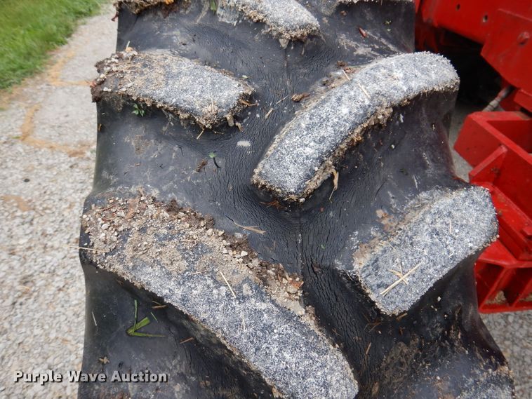 image for item IN9801 1977 International 1086  MFWD tractor