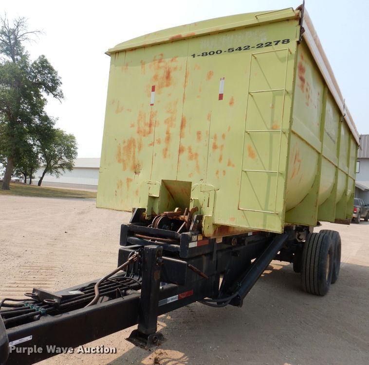 image for item IN9811 2003 CH TLR-1050  roll-off grain trailer