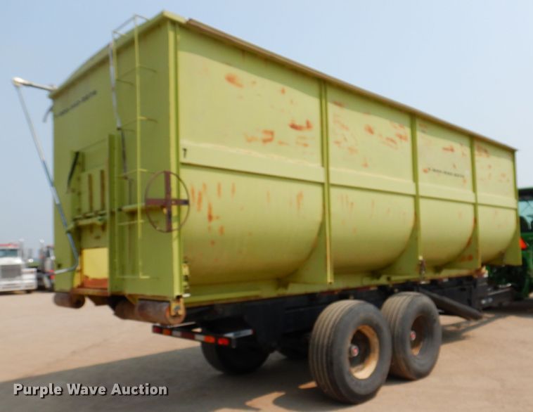 image for item IN9811 2003 CH TLR-1050  roll-off grain trailer