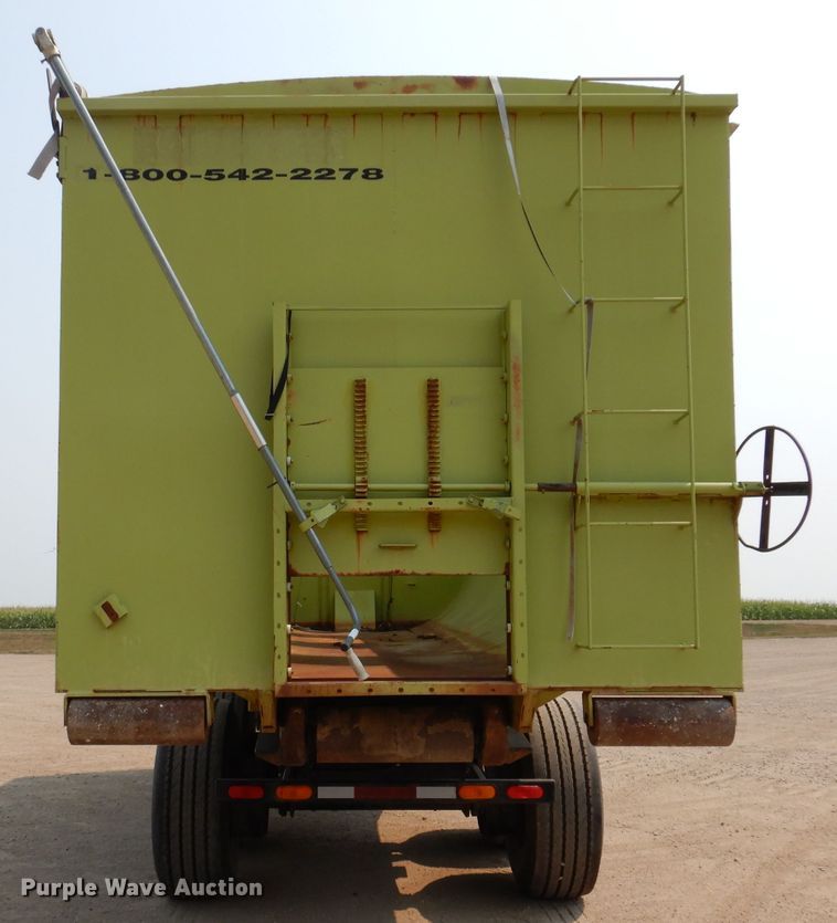 image for item IN9811 2003 CH TLR-1050  roll-off grain trailer