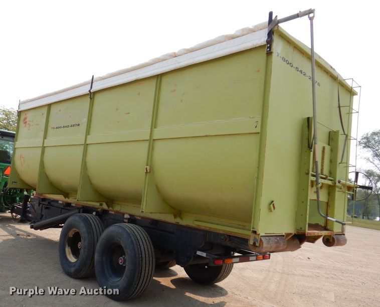 image for item IN9811 2003 CH TLR-1050  roll-off grain trailer