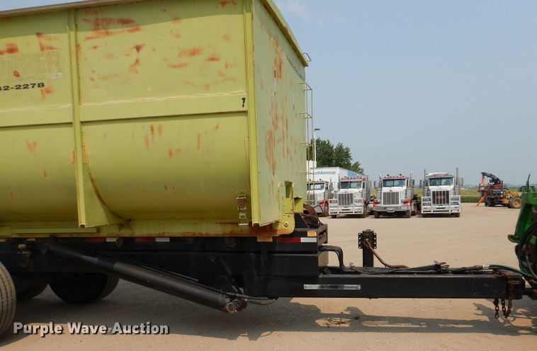 image for item IN9811 2003 CH TLR-1050  roll-off grain trailer