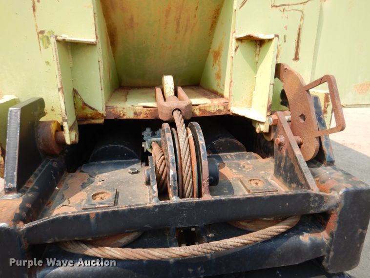 image for item IN9811 2003 CH TLR-1050  roll-off grain trailer