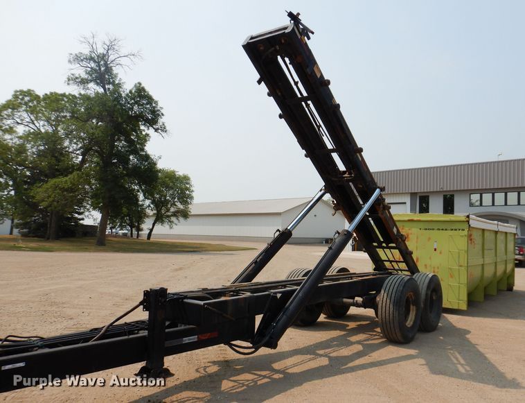 image for item IN9811 2003 CH TLR-1050  roll-off grain trailer