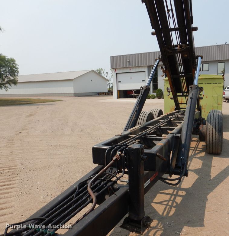 image for item IN9811 2003 CH TLR-1050  roll-off grain trailer