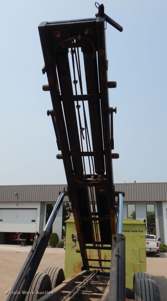 image for item IN9811 2003 CH TLR-1050  roll-off grain trailer