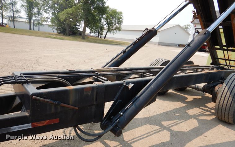 image for item IN9811 2003 CH TLR-1050  roll-off grain trailer