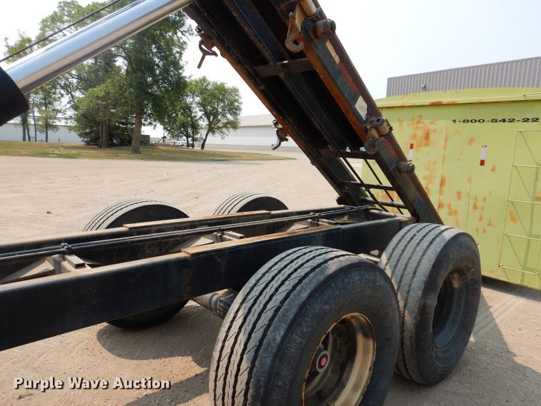 image for item IN9811 2003 CH TLR-1050  roll-off grain trailer