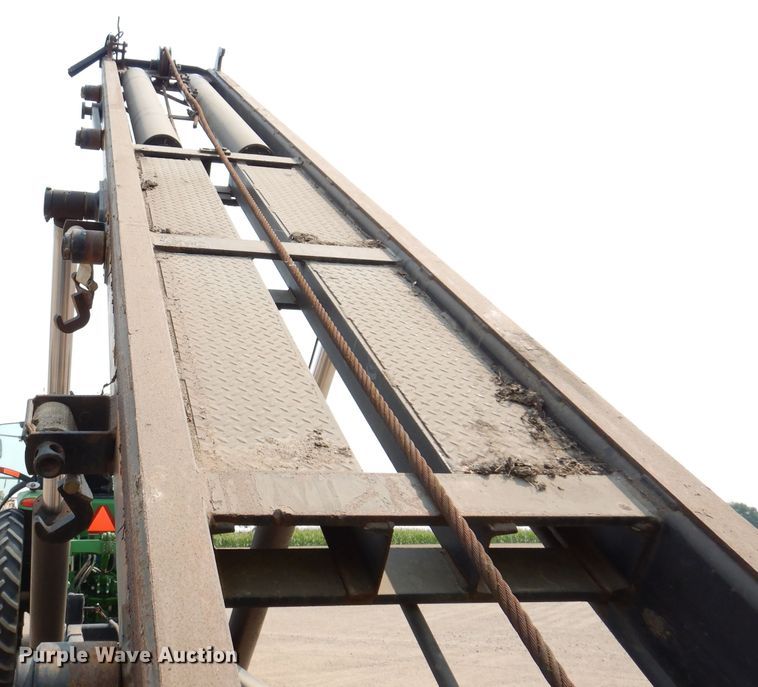 image for item IN9811 2003 CH TLR-1050  roll-off grain trailer