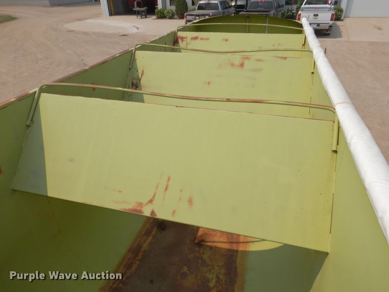 image for item IN9811 2003 CH TLR-1050  roll-off grain trailer