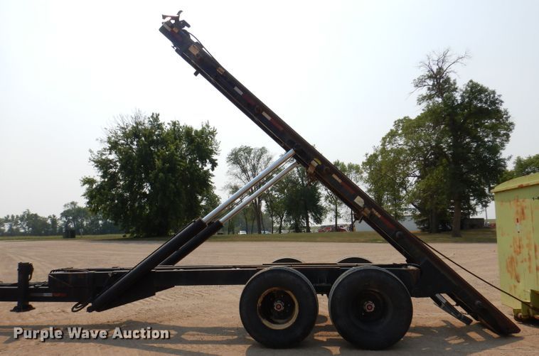 image for item IN9811 2003 CH TLR-1050  roll-off grain trailer