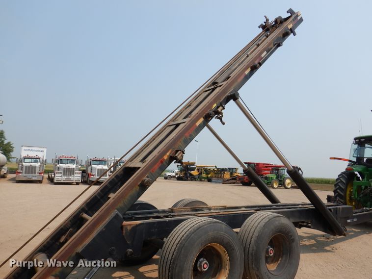 image for item IN9811 2003 CH TLR-1050  roll-off grain trailer