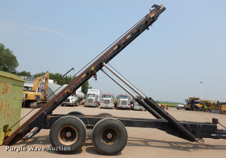 image for item IN9811 2003 CH TLR-1050  roll-off grain trailer