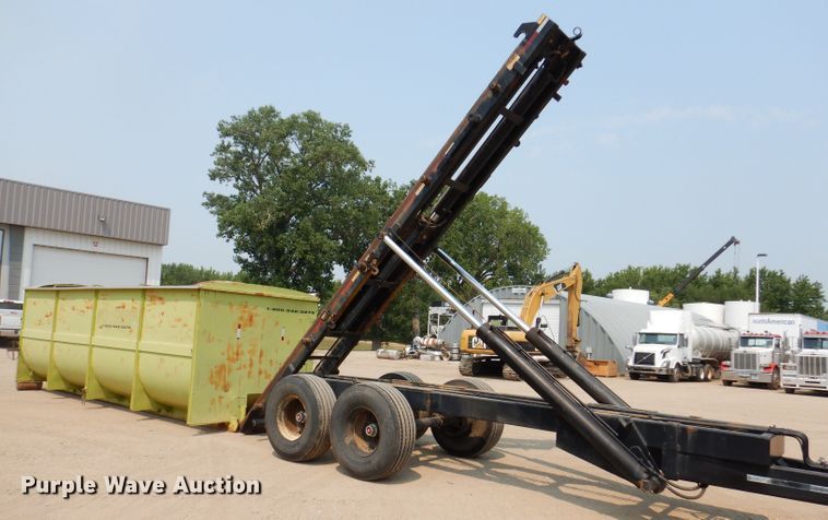 image for item IN9811 2003 CH TLR-1050  roll-off grain trailer