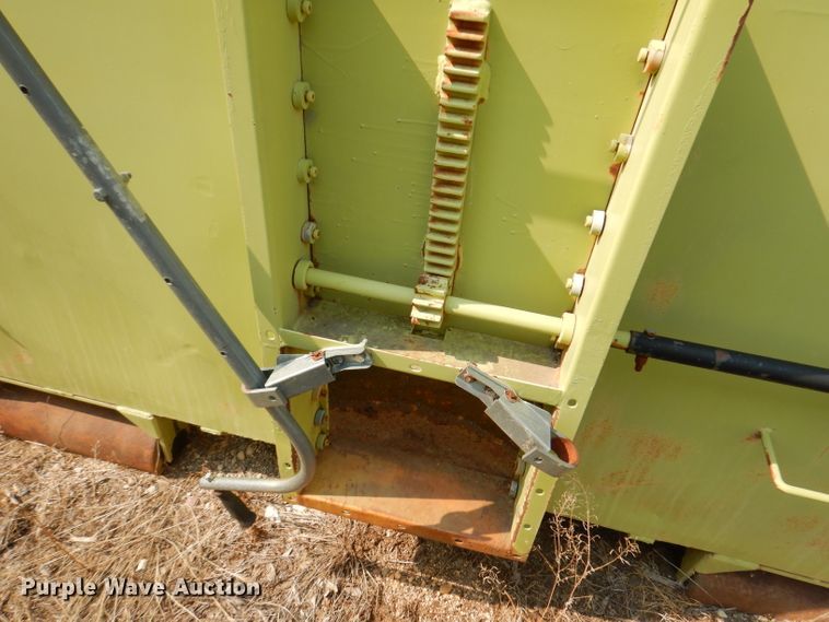 image for item IN9811 2003 CH TLR-1050  roll-off grain trailer