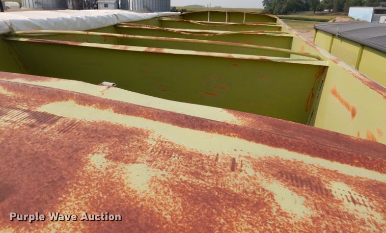 image for item IN9811 2003 CH TLR-1050  roll-off grain trailer