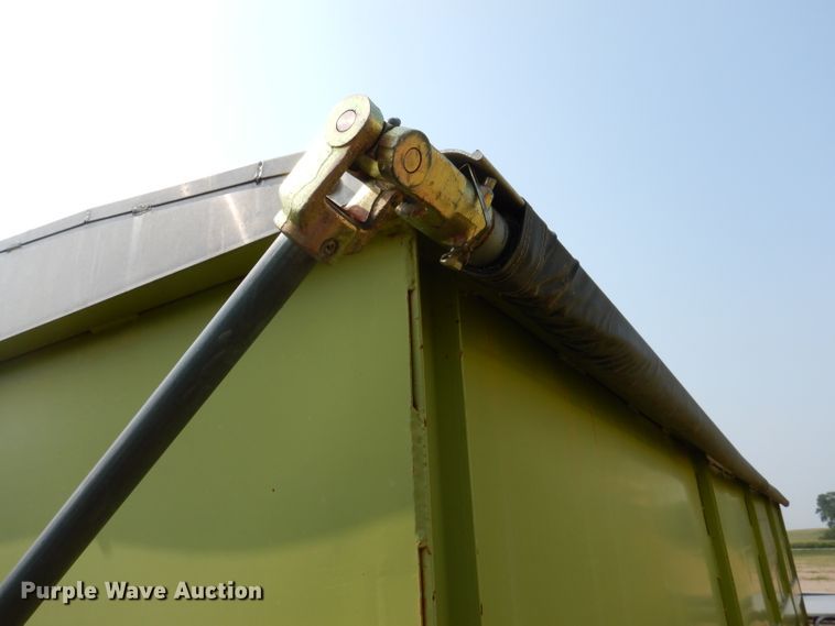 image for item IN9811 2003 CH TLR-1050  roll-off grain trailer