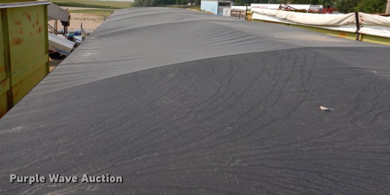 image for item IN9811 2003 CH TLR-1050  roll-off grain trailer