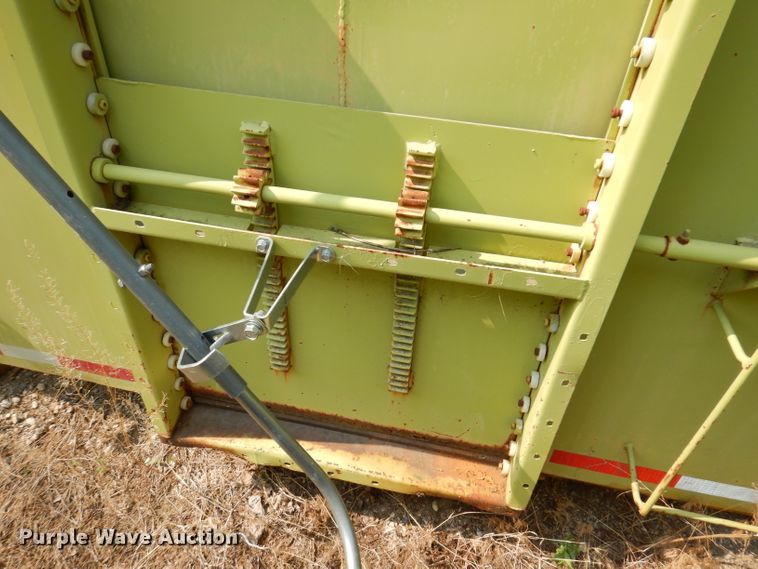 image for item IN9811 2003 CH TLR-1050  roll-off grain trailer