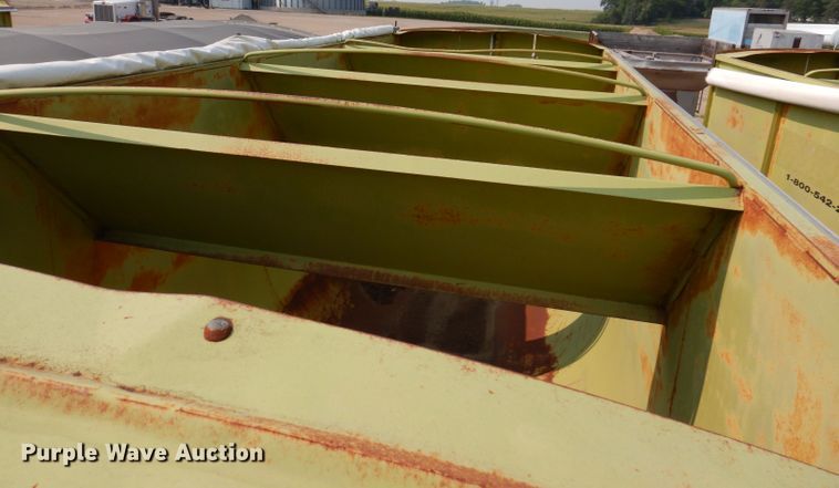 image for item IN9811 2003 CH TLR-1050  roll-off grain trailer