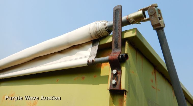 image for item IN9811 2003 CH TLR-1050  roll-off grain trailer